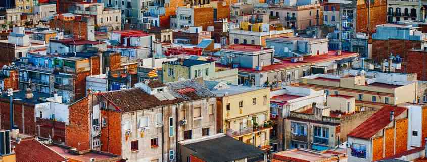 Vista panoramica di una città: tipi di tetto e loro caratteristiche